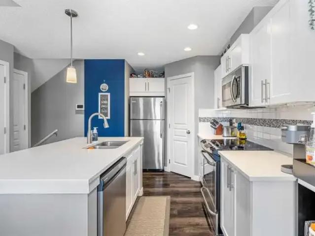 For Rent 2 Bedroom Townhouse Calgary AB DS103594354