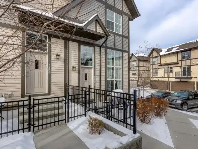 For Rent 2 Bedroom Townhouse Calgary AB DS103695057