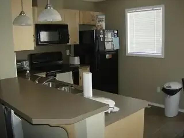 For Rent 2 Bedroom Townhouse Calgary AB DS103879475