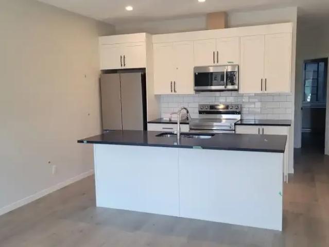 For Rent 2 Bedroom Townhouse Calgary AB DS104401676