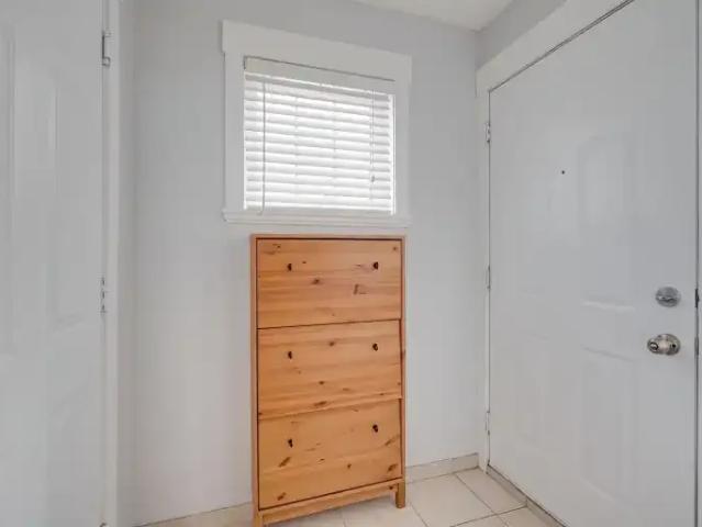 For Rent 2 Bedroom Townhouse Calgary AB DS104470683