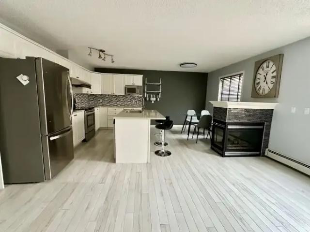 For Rent 2 Bedroom Townhouse Calgary AB DS104597803