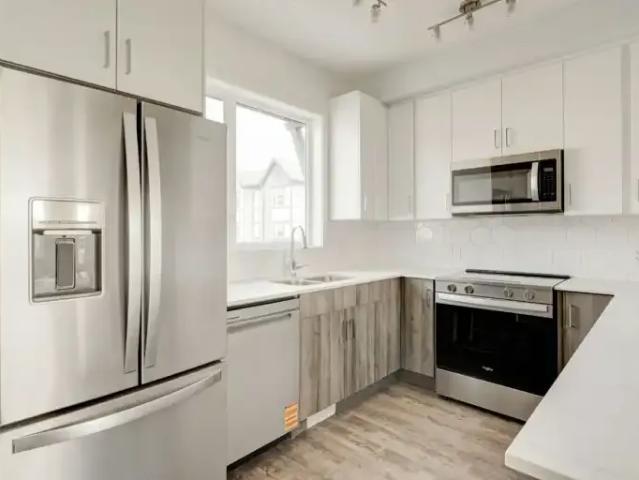 For Rent 2 Bedroom Townhouse Calgary AB DS104598176