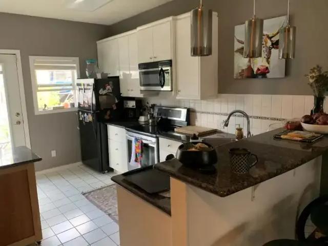 For Rent 2 Bedroom Townhouse Calgary AB DS104876631