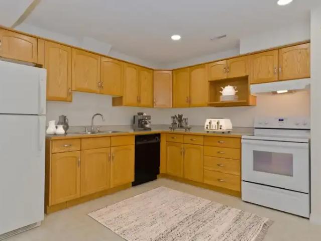 For Rent 2 Bedroom Townhouse Calgary AB DS104971972
