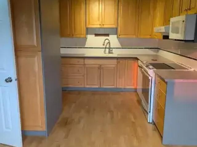 For Rent 2 Bedroom Townhouse Calgary AB DS104972687