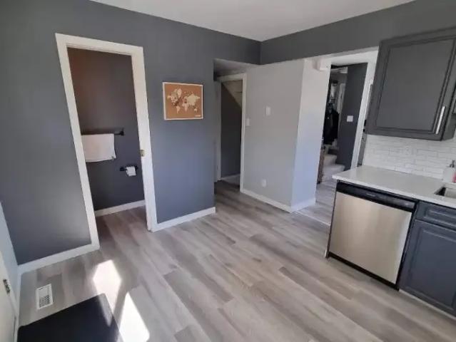 For Rent 2 Bedroom Townhouse Calgary AB DS104972691