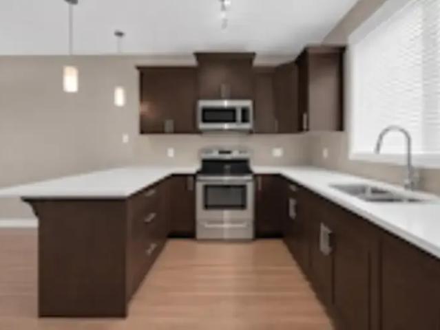 For Rent 2 Bedroom Townhouse Calgary AB DS104991477