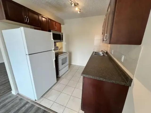 For Rent 2 Bedroom Townhouse Calgary AB DS104991577
