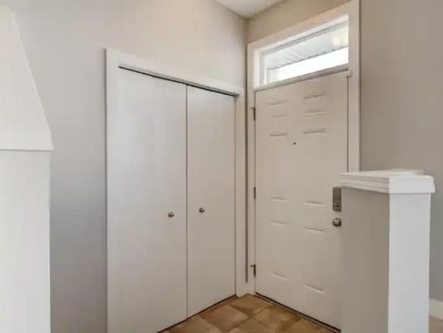 For Rent 2 Bedroom Townhouse Calgary AB DS104180403