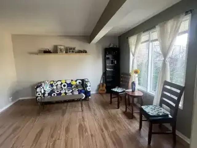 For Rent 2 Bedroom Townhouse Calgary AB DS104180592