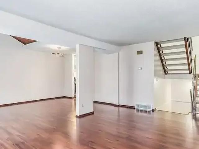 For Rent 2 Bedroom Townhouse Calgary AB DS104180727