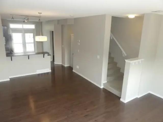 For Rent 2 Bedroom Townhouse Calgary AB DS104362596