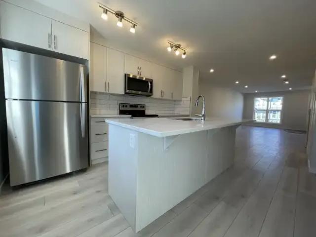 For Rent 2 Bedroom Townhouse Calgary AB DS105410765