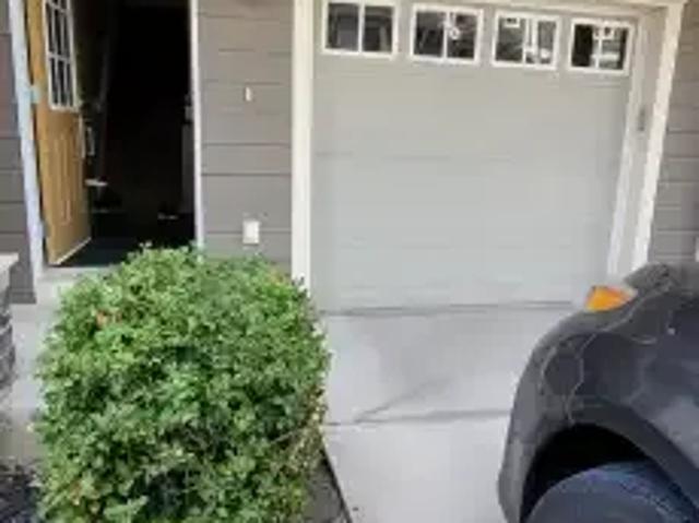 For Rent 2 Bedroom Townhouse Calgary AB DS105420752