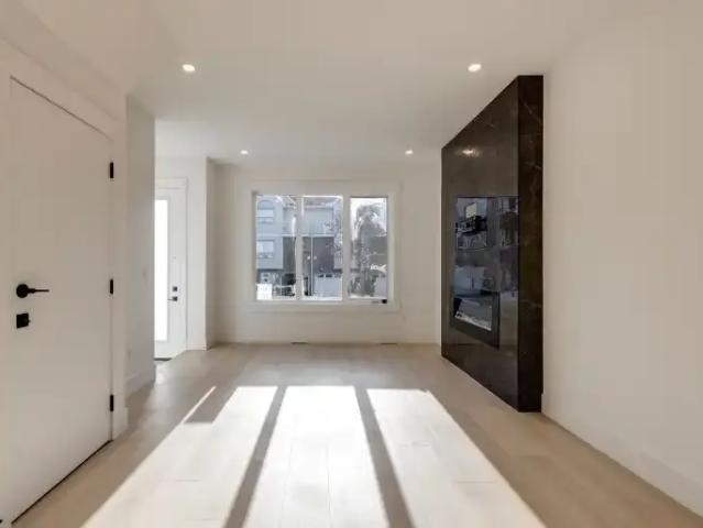 For Rent 2 Bedroom Townhouse Calgary AB DS105467232