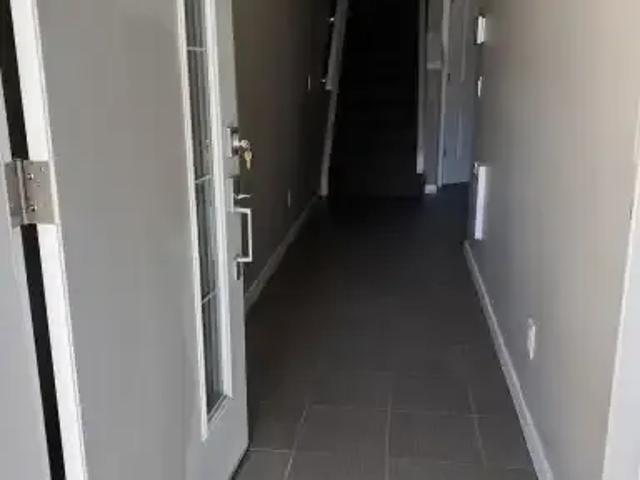 For Rent 2 Bedroom Townhouse Calgary AB DS105526026
