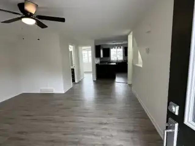 For Rent 2 Bedroom Townhouse Calgary AB DS105526068