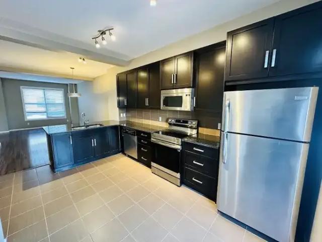 For Rent 2 Bedroom Townhouse Calgary AB DS105526119