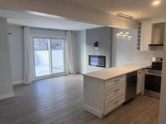 For Rent 2 Bedroom Townhouse Calgary AB DS105565526