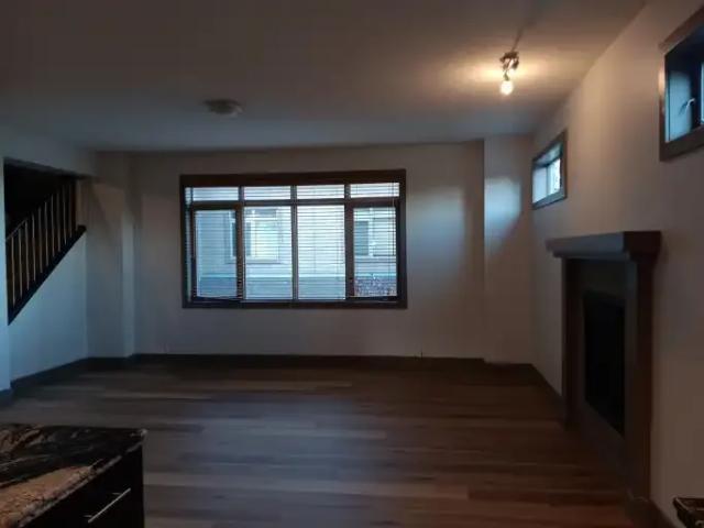 For Rent 2 Bedroom Townhouse Calgary AB DS105580919