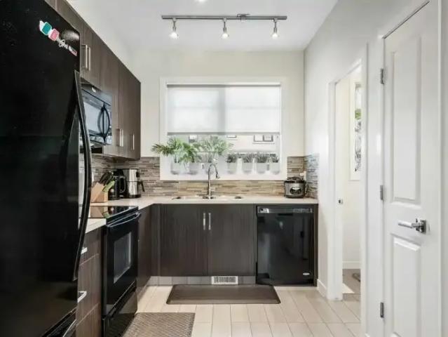 For Rent 2 Bedroom Townhouse Calgary AB DS105601935