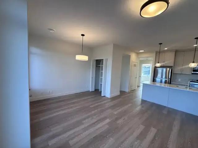 For Rent 2 Bedroom Townhouse Calgary AB DS105643269