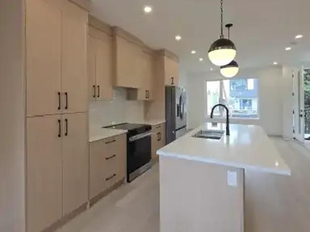 For Rent 2 Bedroom Townhouse Calgary AB DS105654146