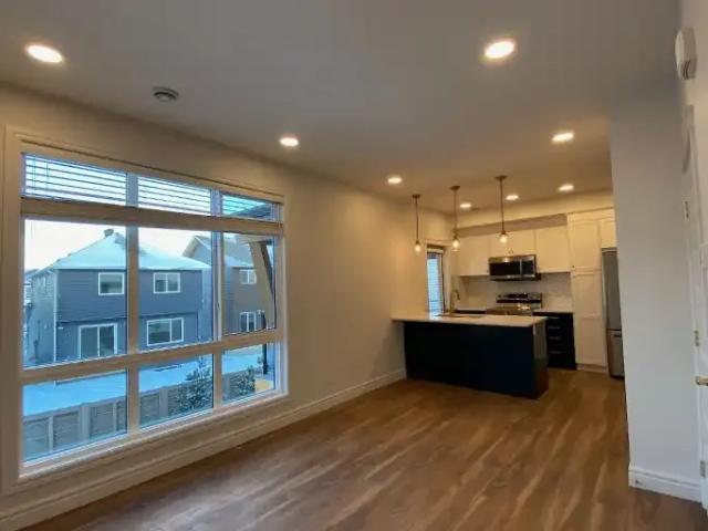 For Rent 2 Bedroom Townhouse Calgary AB DS105008738