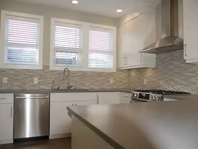 For Rent 2 Bedroom Townhouse Calgary AB DS105072191