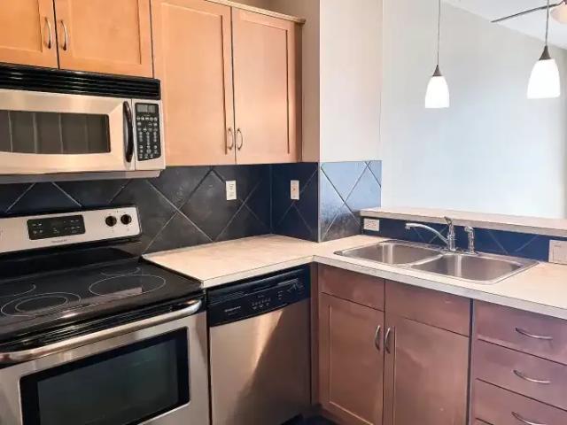 For Rent 2 Bedroom Townhouse Calgary AB DS105135571
