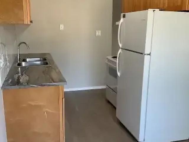 For Rent 2 Bedroom Townhouse Calgary AB DS105150593