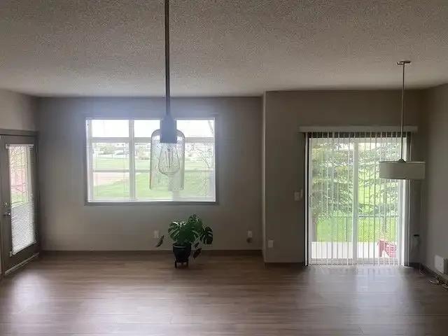 For Rent 2 Bedroom Townhouse Calgary AB DS105151114