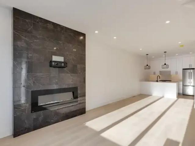 For Rent 2 Bedroom Townhouse Calgary AB DS105167406
