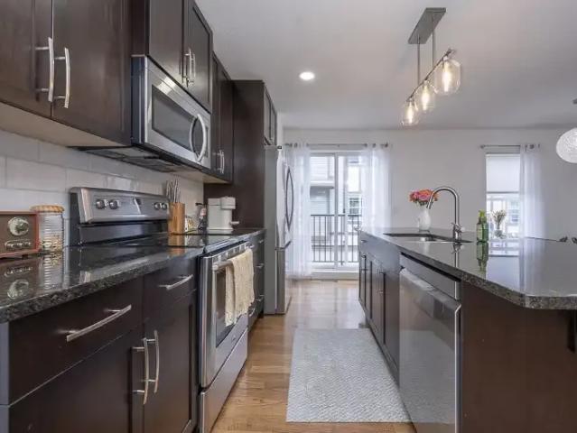 For Rent 2 Bedroom Townhouse Calgary AB DS105198524