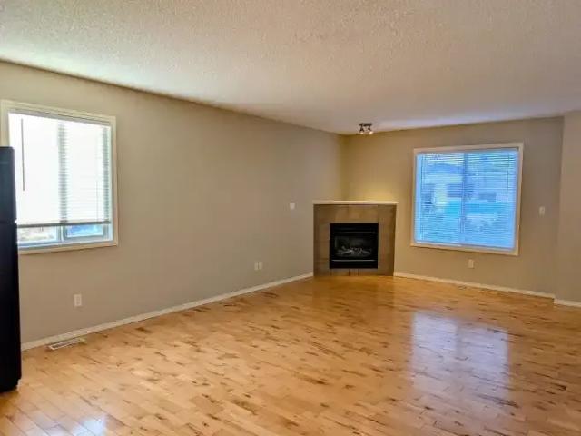 For Rent 2 Bedroom Townhouse Calgary AB DS105198572