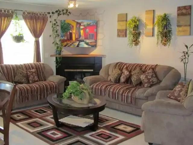 For Rent 2 Bedroom Townhouse Calgary AB DS105198598