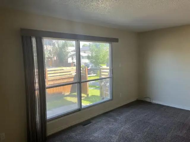 For Rent 2 Bedroom Townhouse Calgary AB DS105198319
