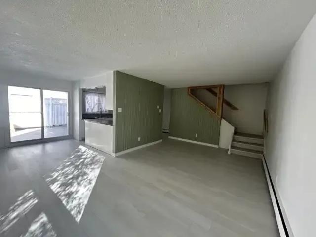 For Rent 2 Bedroom Townhouse Calgary AB DS105226627