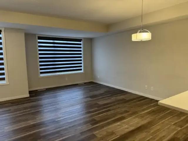 For Rent 2 Bedroom Townhouse Calgary AB DS106223337