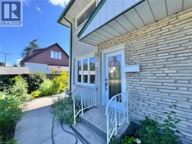 For Rent 2 Bedroom Townhouse Cambridge ON DS104824671