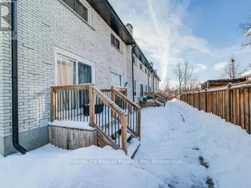 Preston, Cambridge, Ontario - Parking, Equipped kitchen
