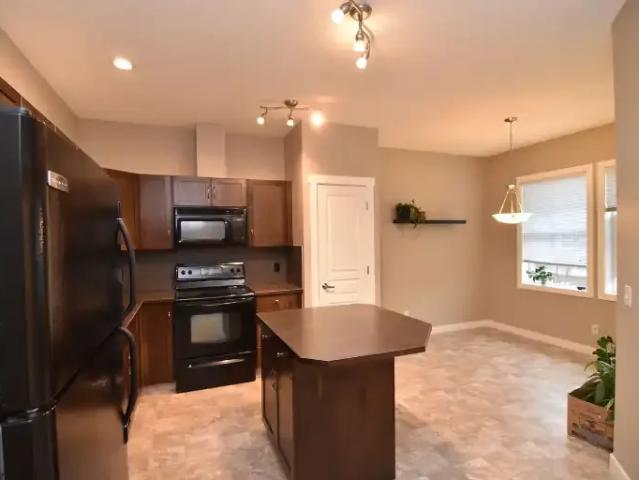 For Rent 2 Bedroom Townhouse Cochrane AB DS104180475