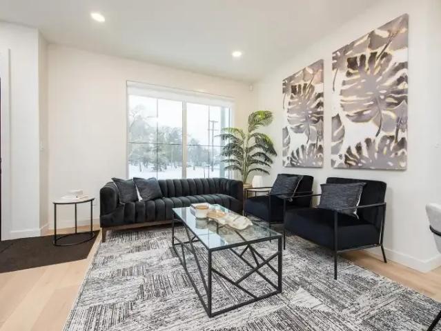 For Rent 2 Bedroom Townhouse Edmonton AB DS104875948