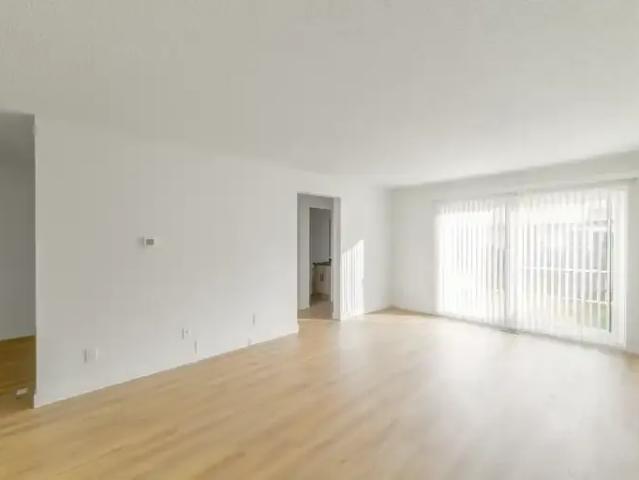 For Rent 2 Bedroom Townhouse Edmonton AB DS105185153