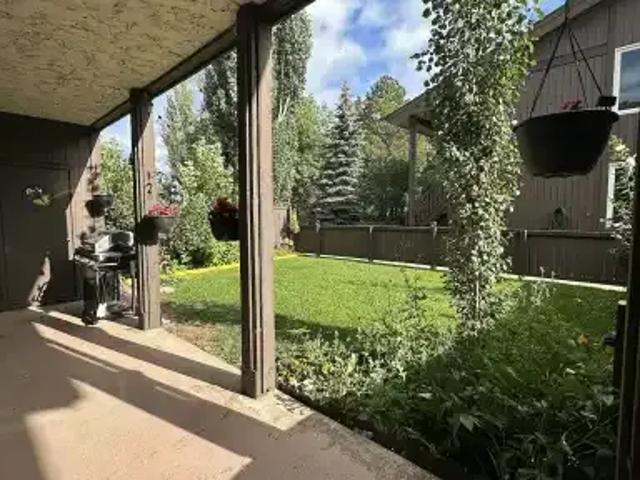 For Rent 2 Bedroom Townhouse Edmonton AB DS105185800