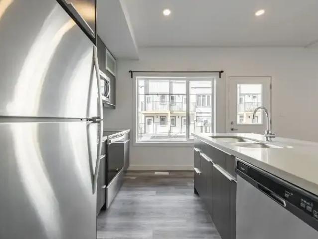 For Rent 2 Bedroom Townhouse Edmonton AB DS105280995