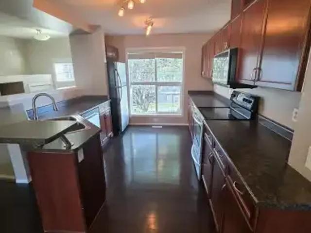 For Rent 2 Bedroom Townhouse Edmonton AB DS105486318