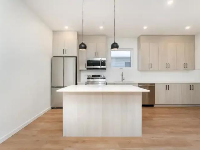 For Rent 2 Bedroom Townhouse Edmonton AB DS105580881
