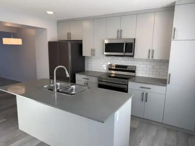 For Rent 2 Bedroom Townhouse Edmonton AB DS105601850